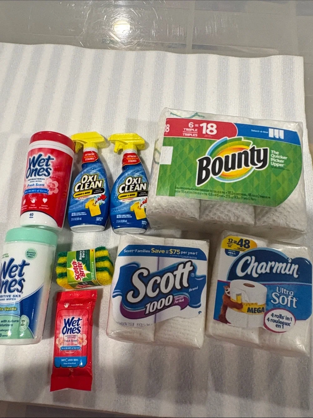 Miniature cleaning supplies